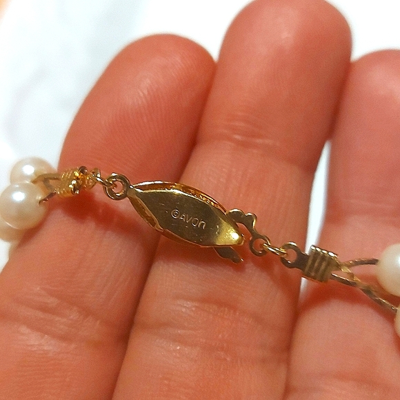 Vibtage Avon faux pearl necklace - Picture 4 of 6